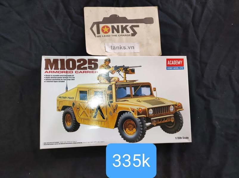 1/35 _ M1025 _ Academy
